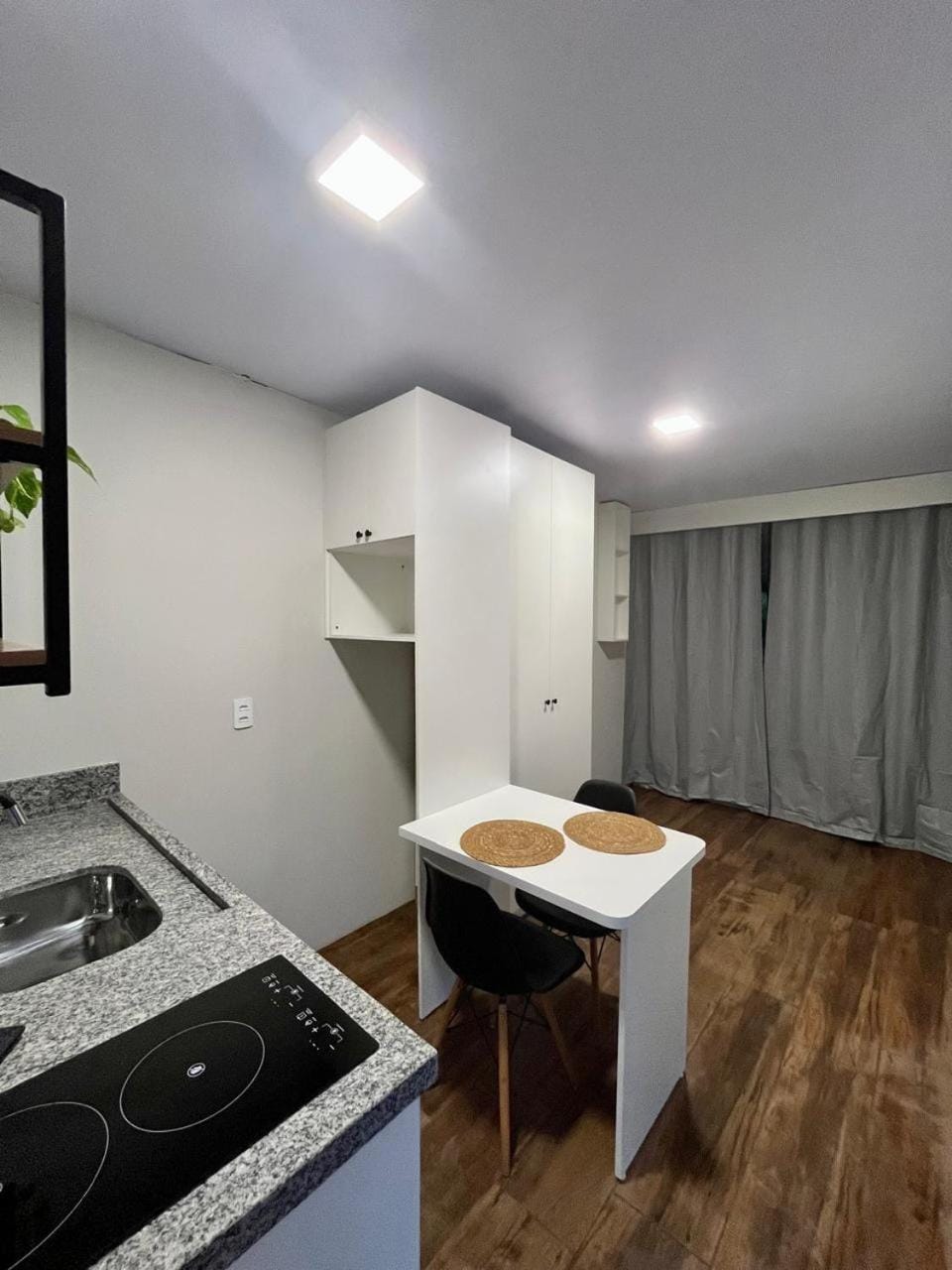 Kitnet , quarto, cozinha e banheiro, móveis planejados Apartment in Barra Velha