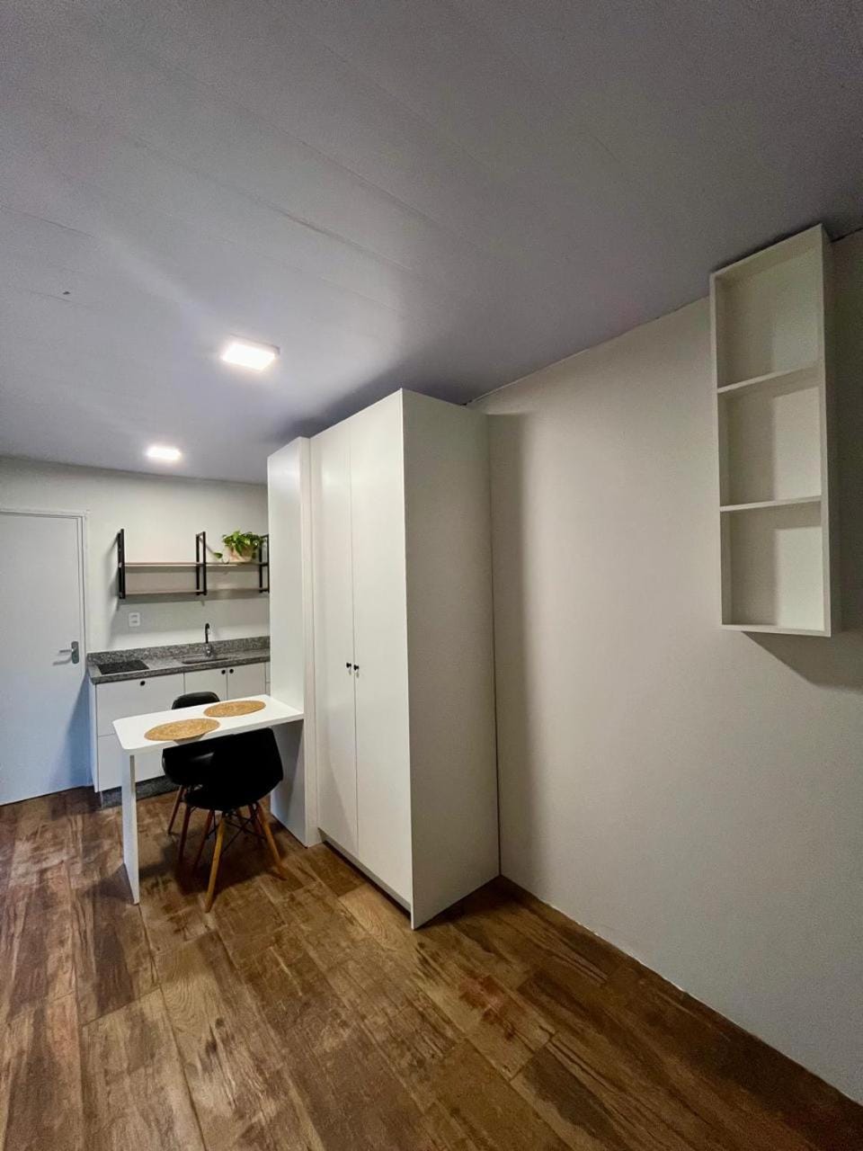 Kitnet , quarto, cozinha e banheiro, móveis planejados Apartment in Barra Velha