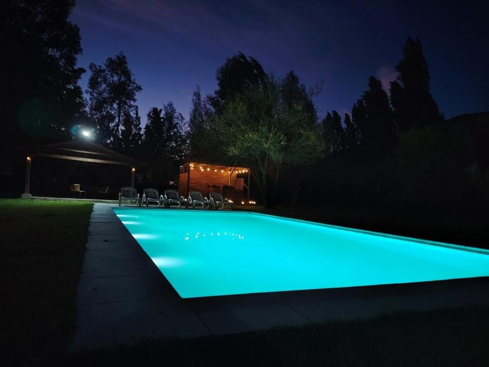 Casa de Campo con Piscina, Tinaja y Vista al Cerro House in O'Higgins, Chile