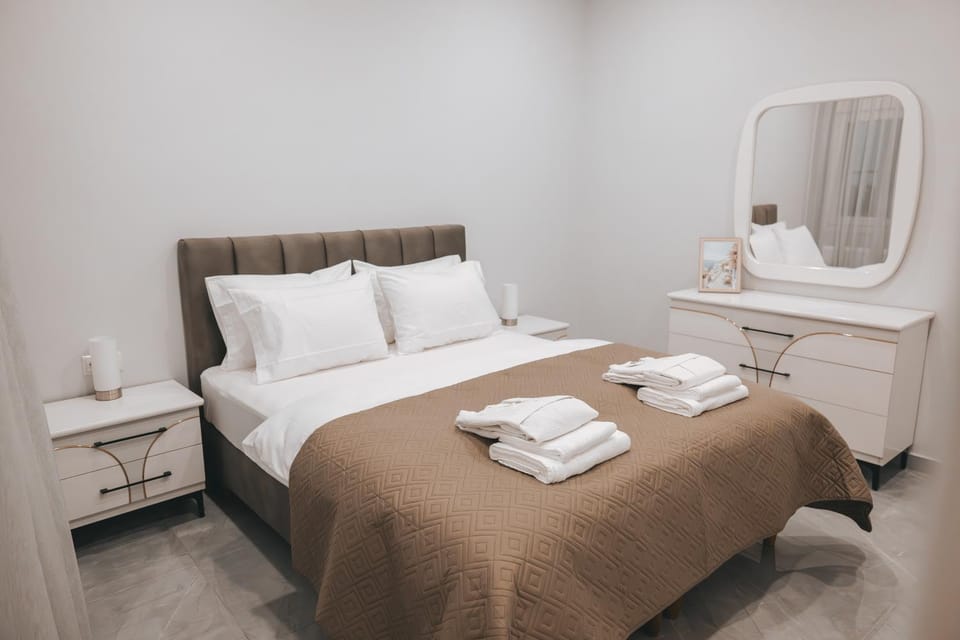 Bedroom, towels