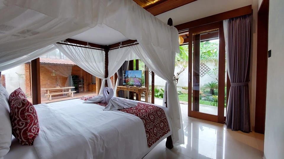 TV and multimedia, Photo of the whole room, Bedroom