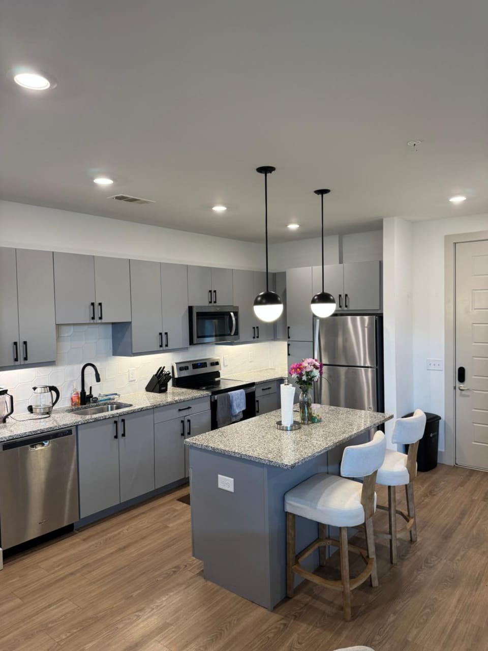 Deluxe Escape 5- Comfort Away From Home Apartment in Atlanta