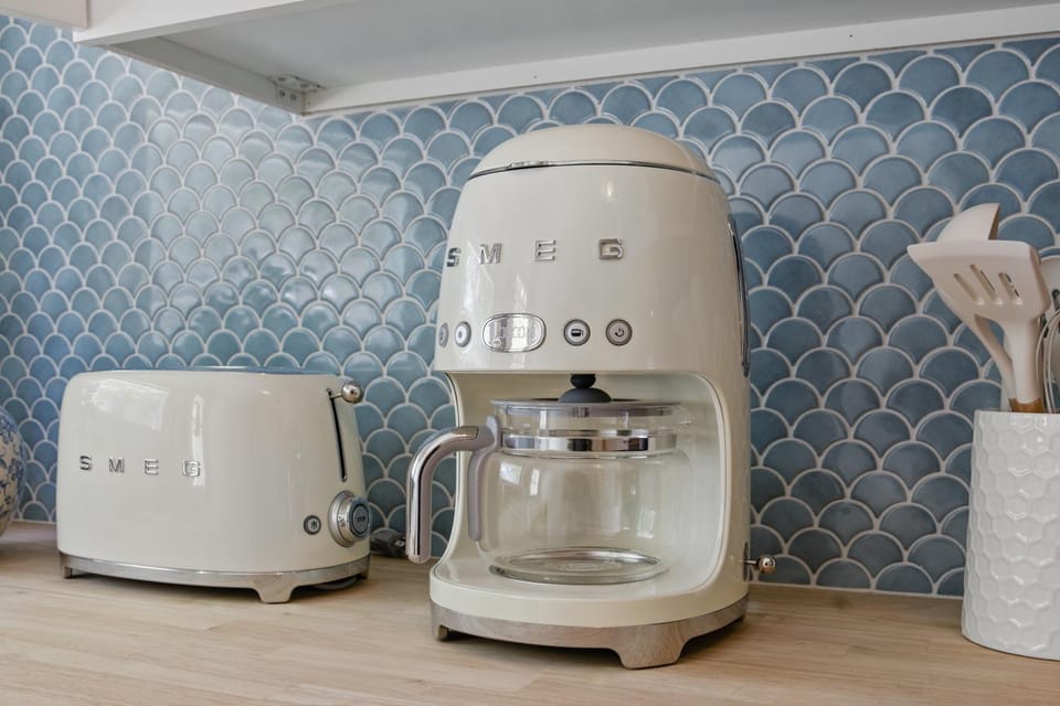 Coffee/tea facilities, toaster