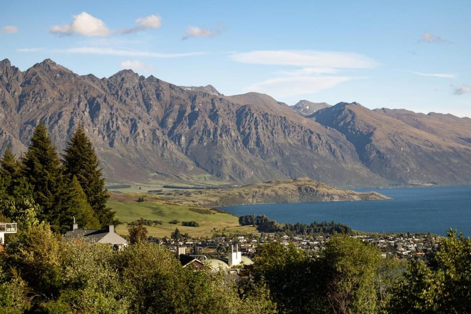 Remarkable New Home on the Hill House in Queenstown