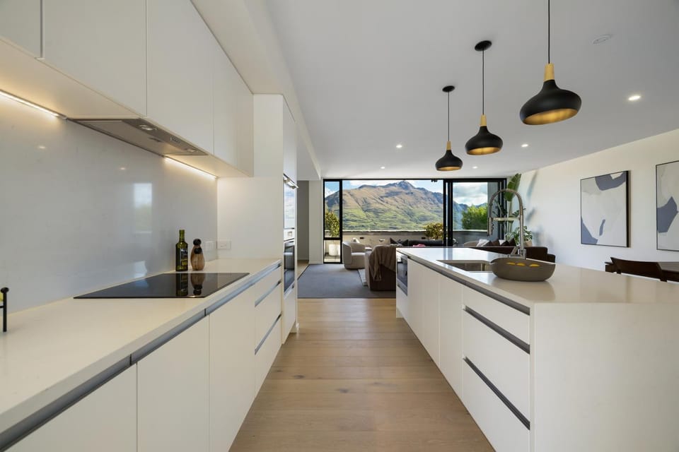 Remarkable New Home on the Hill House in Queenstown