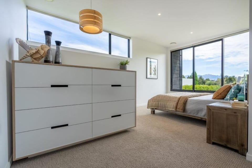 Stackbrae House with Mountain Views House in Wanaka