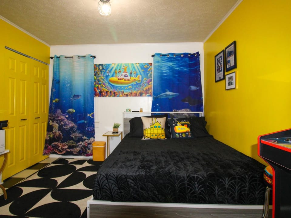 Rock N Roll | Mins to CP & SF | King/WD/Pet OK Apartment in Sandusky