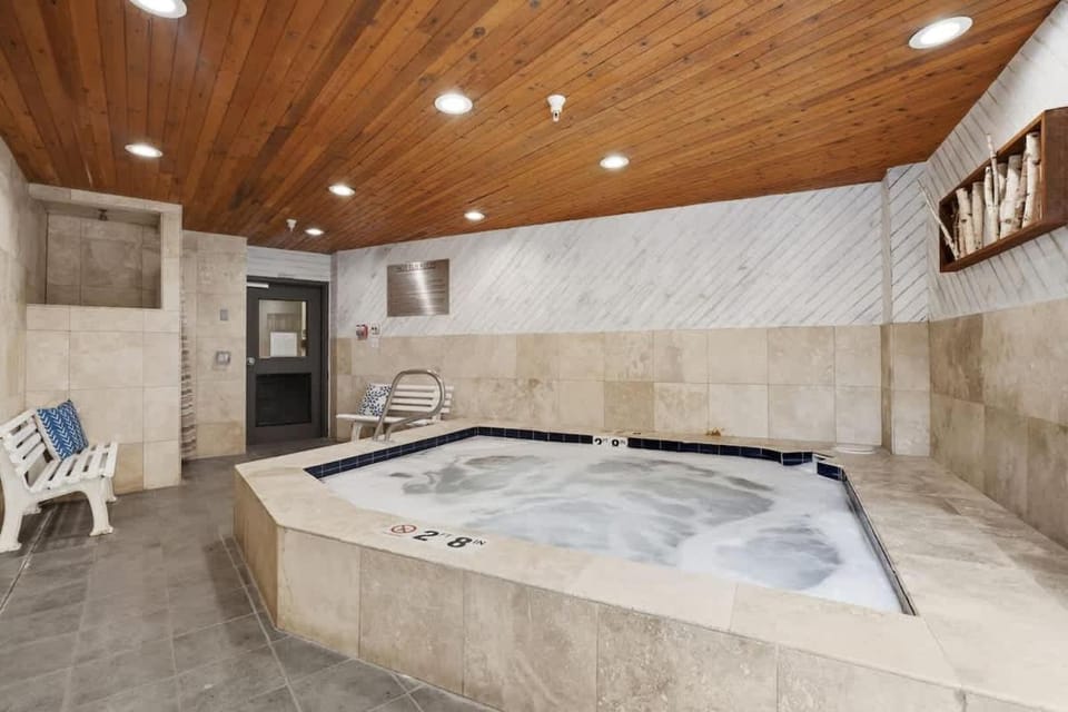 Park City 1 Bedroom Hot Tub, Pool & Bus Route House in Park City