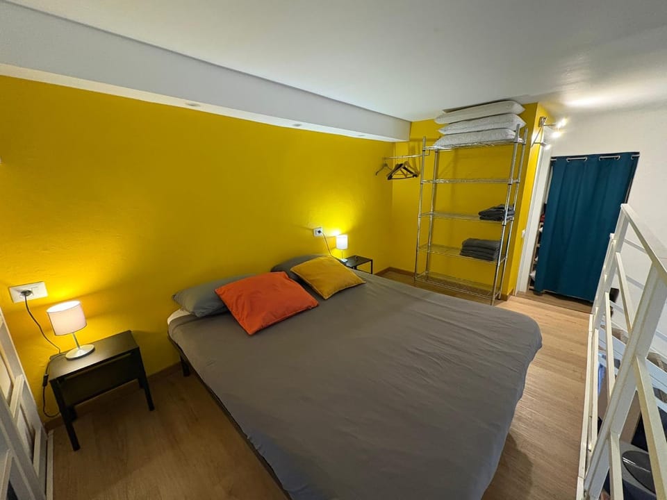 Bed, Photo of the whole room, Bedroom, wardrobe
