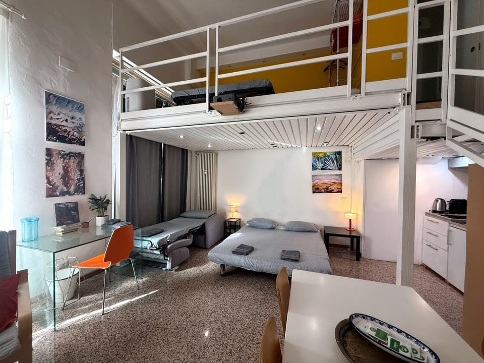 Bed, Kitchen or kitchenette, Living room, Photo of the whole room, Seating area
