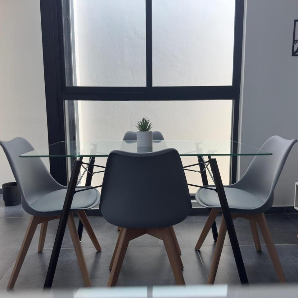 Seating area, Dining area