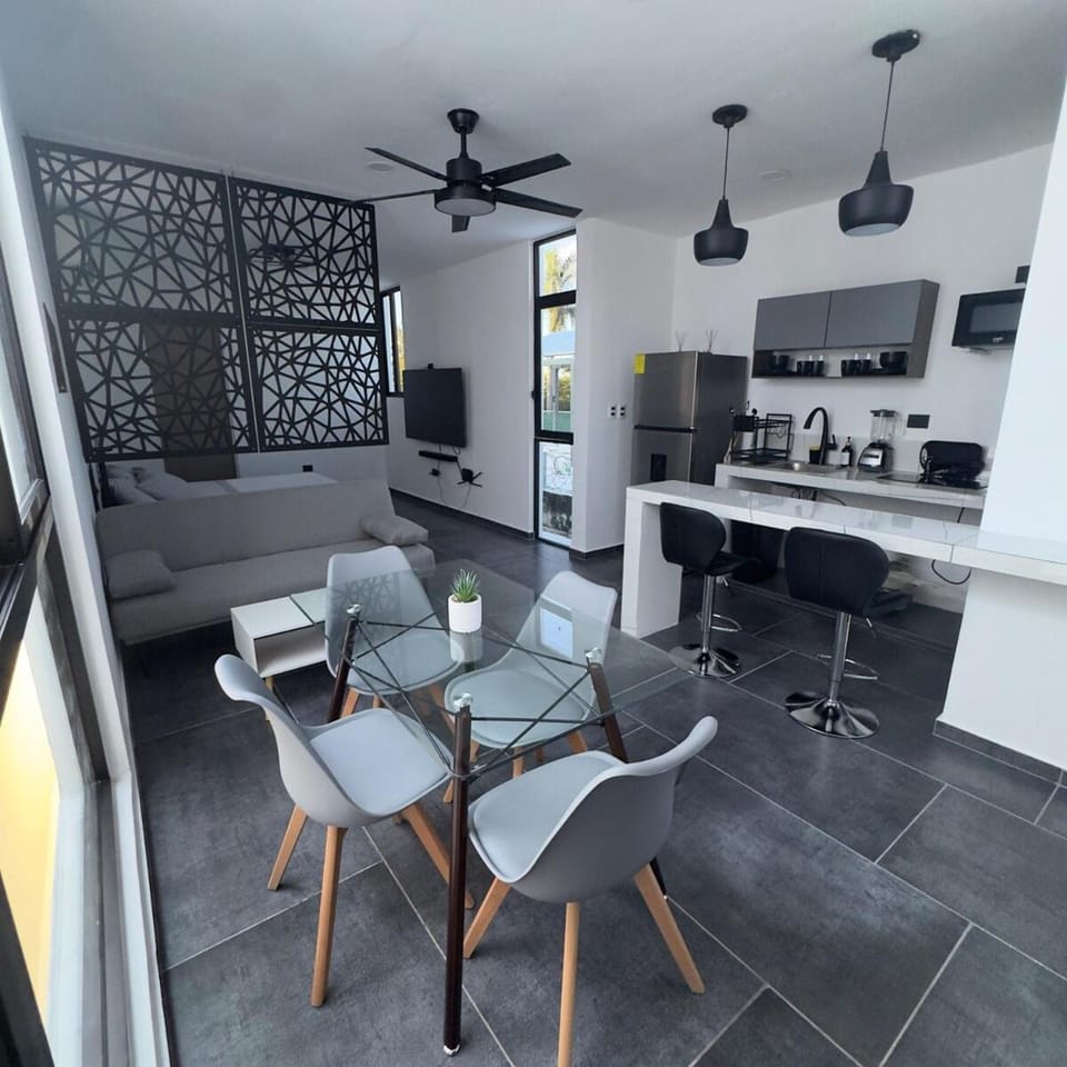 Kitchen or kitchenette, Seating area, Dining area