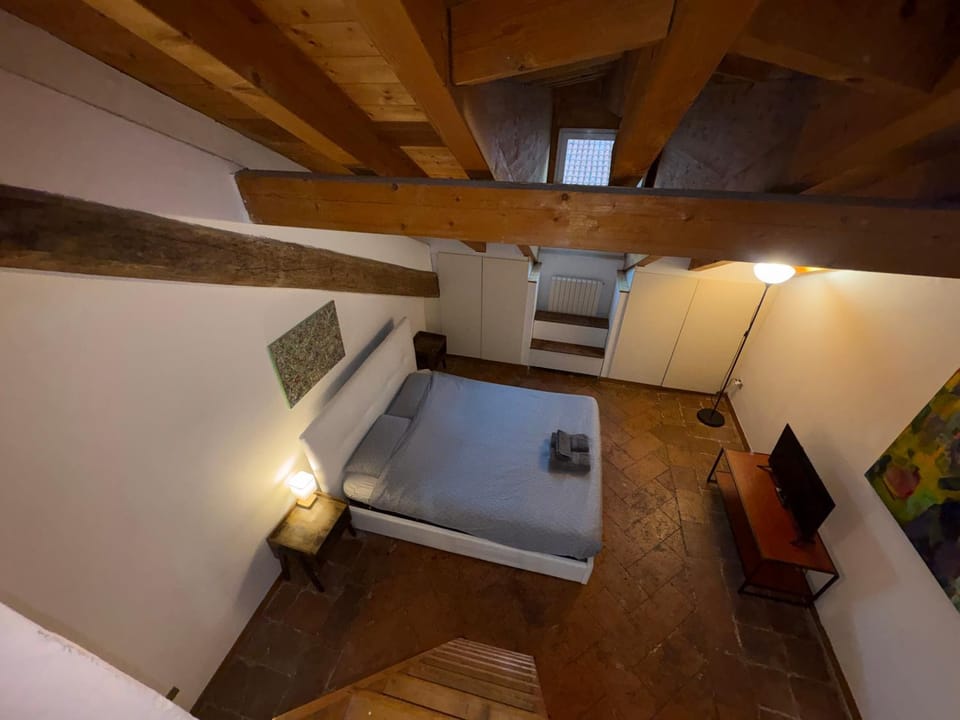 Bedroom, City view
