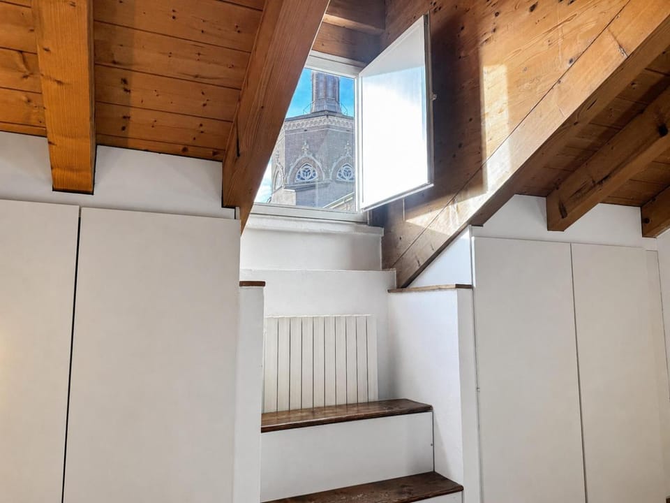 NAVIGLI ART APARTMENT- M2 Porta Genova Apartment in Milan