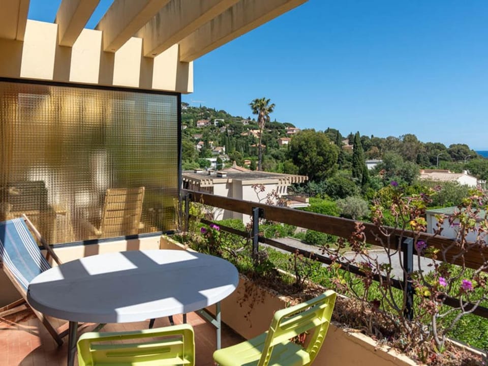 Appartement vue mer, clim, parking - 4 pers. - FR-1-803-102 Apartment in Le Lavandou