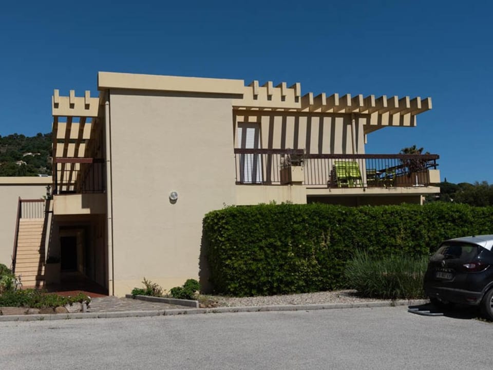 Appartement vue mer, clim, parking - 4 pers. - FR-1-803-102 Apartment in Le Lavandou