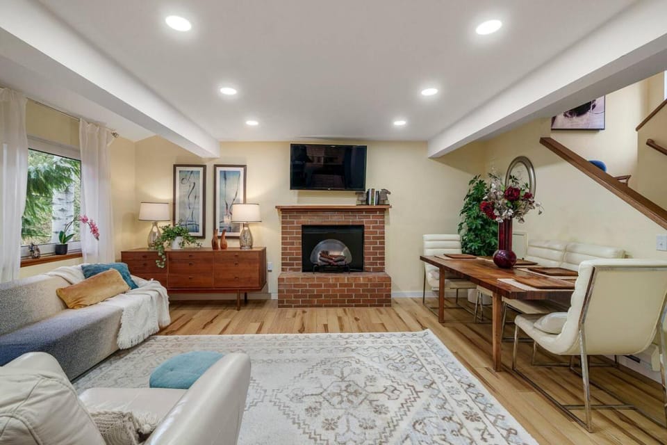 TV and multimedia, Living room, fireplace