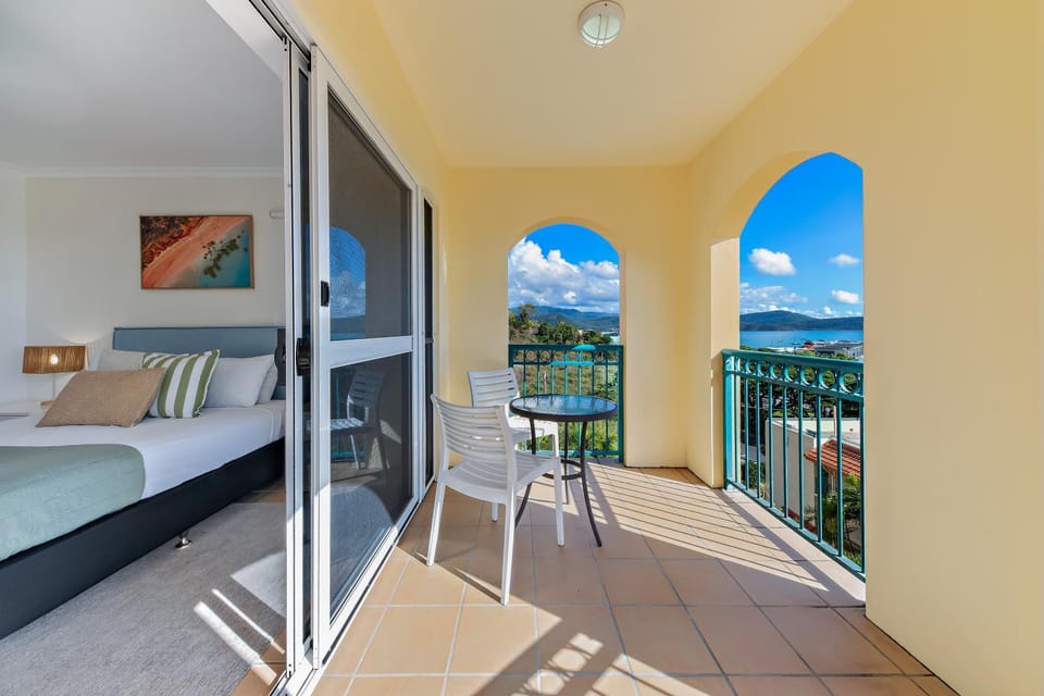 Bed, Natural landscape, View (from property/room), Balcony/Terrace, Bedroom, Sea view