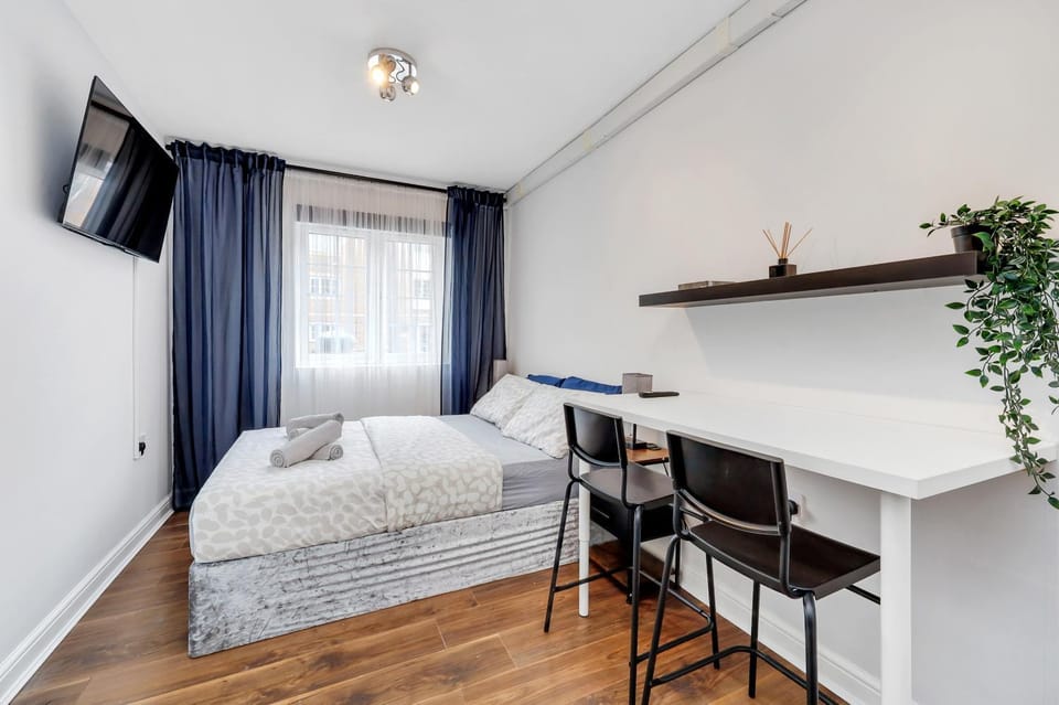 Bed, TV and multimedia, Photo of the whole room, Seating area, Dining area, Bedroom