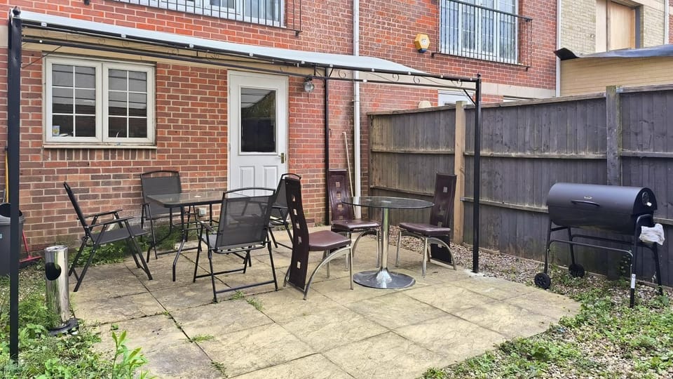 Patio, BBQ facilities