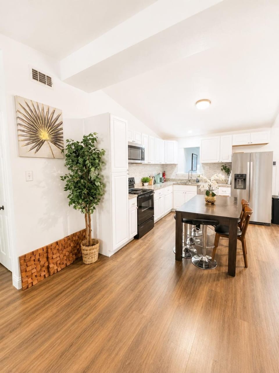 Entire Spacious and Beautiful 5 Bedroom House House in Garland