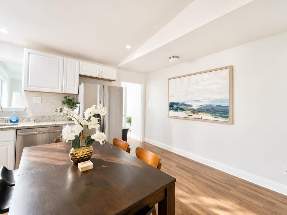 Entire Spacious and Beautiful 5 Bedroom House House in Garland