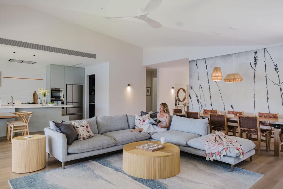 Lakeside House - Waterfront & Spacious House in Yatte Yattah