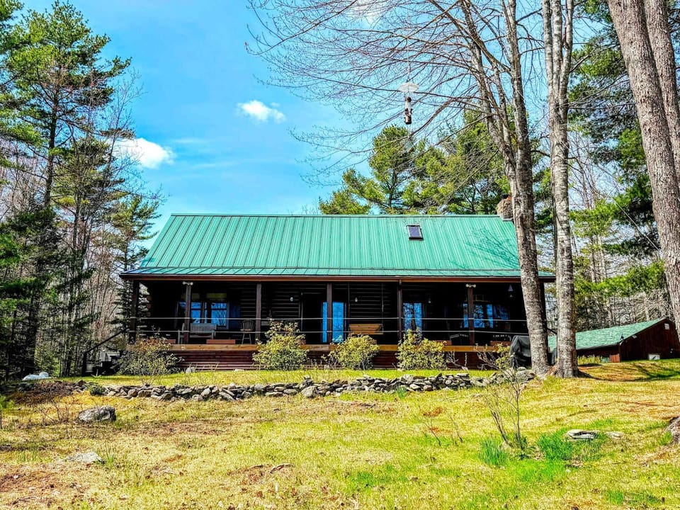 Wildlife Waterfront Log Cabin 10 steps to beach Cabin in Lamoine