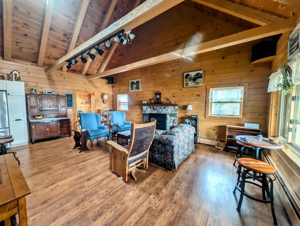 Wildlife Waterfront Log Cabin 10 steps to beach Cabin in Lamoine