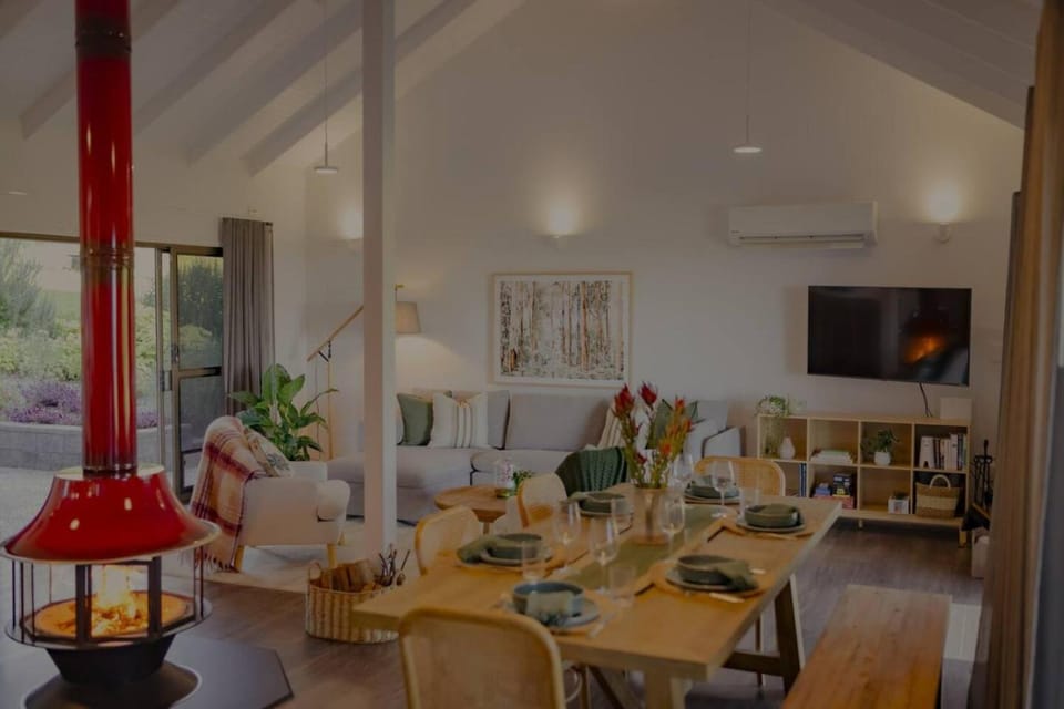 Maleny Chalet with Spectacular Glasshouse Mtn Views Chalet in Maleny