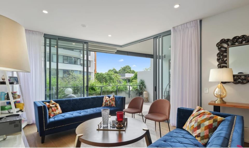 TV and multimedia, Living room, Seating area, air conditioner
