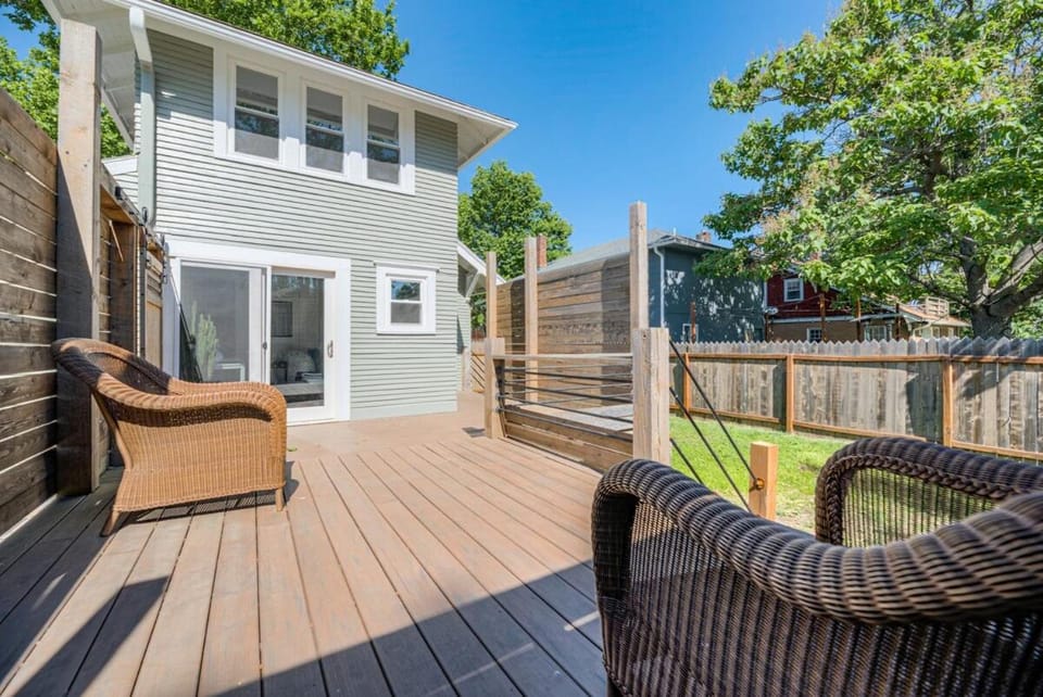 Charming NKC Bungalow Walkable to Dining & Shops House in North Kansas City