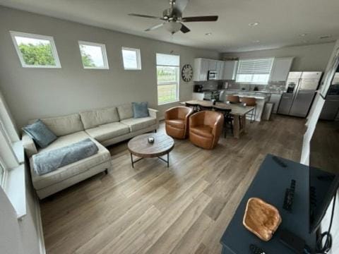 The Hofstaat Haus: Modern NB Retreat House in New Braunfels