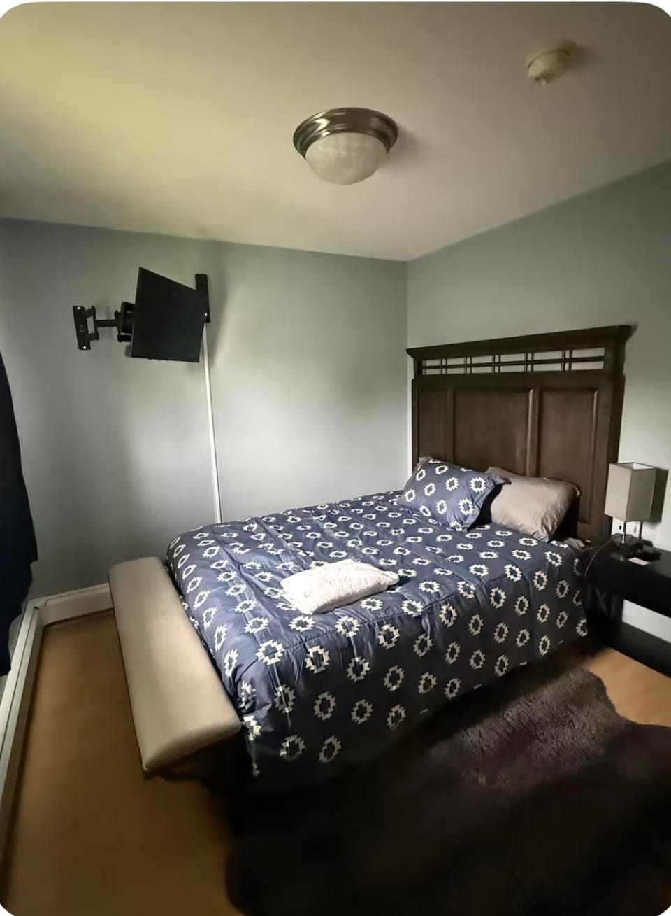 Marmot Nest Queen room with shared bathroom Vacation rental in Anchorage