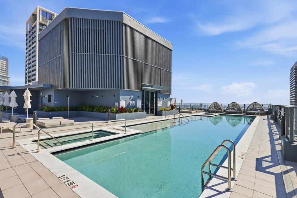 Apex Executive Apartments - 121 NE 5th St Miami Apartment in Miami