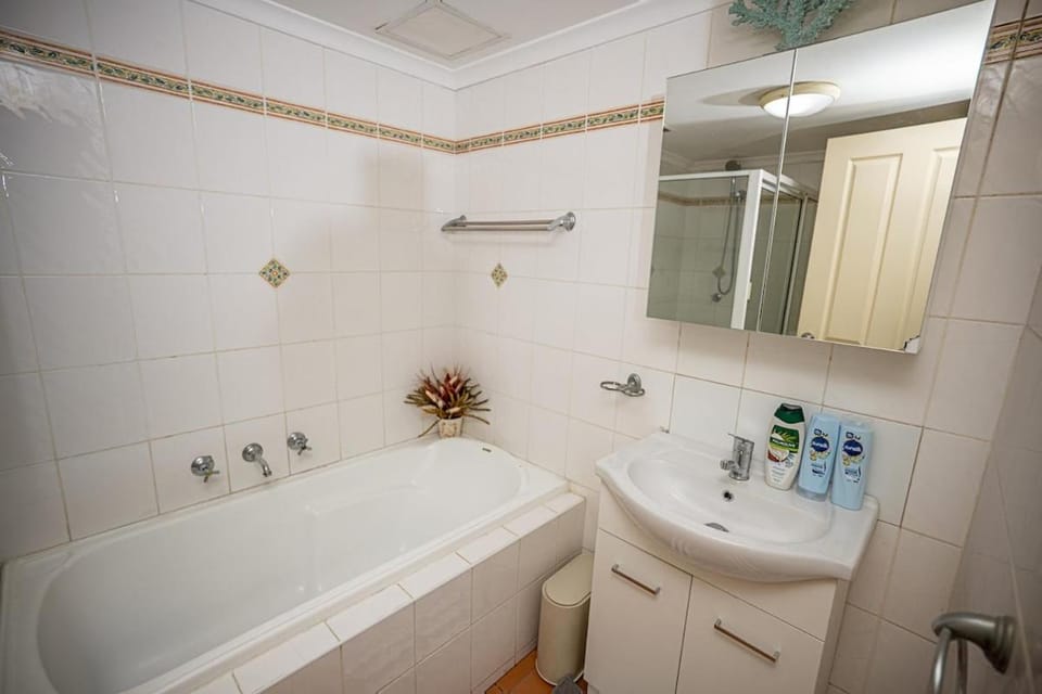 Stylish Homebush Stay, Balcony, Parking, Sleeps 6 Apartment in Sydney