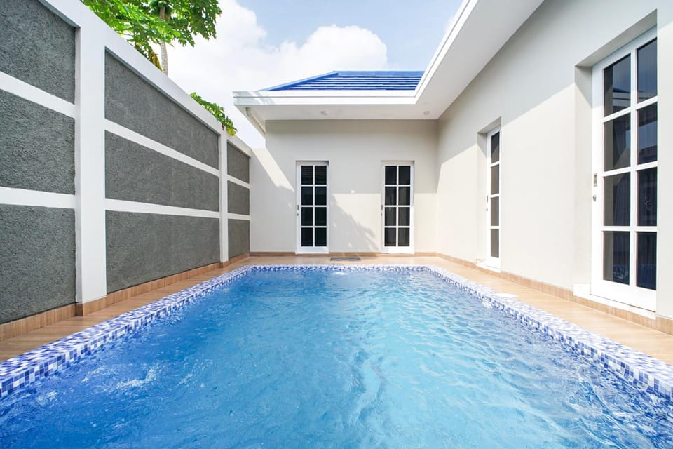 Pool view, Swimming pool