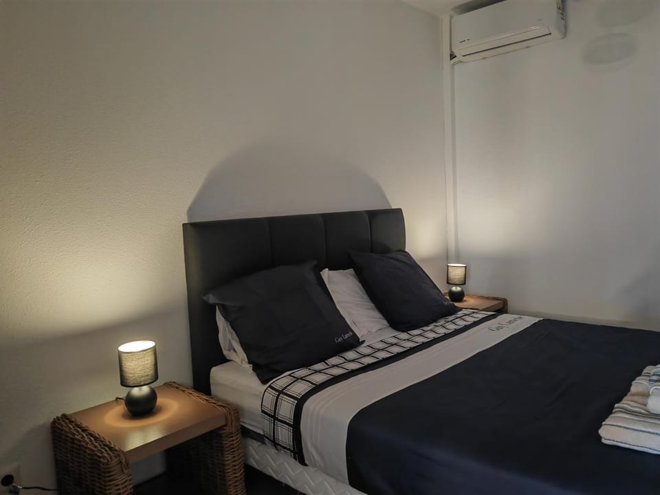 Bed, Photo of the whole room, Bedroom, air conditioner