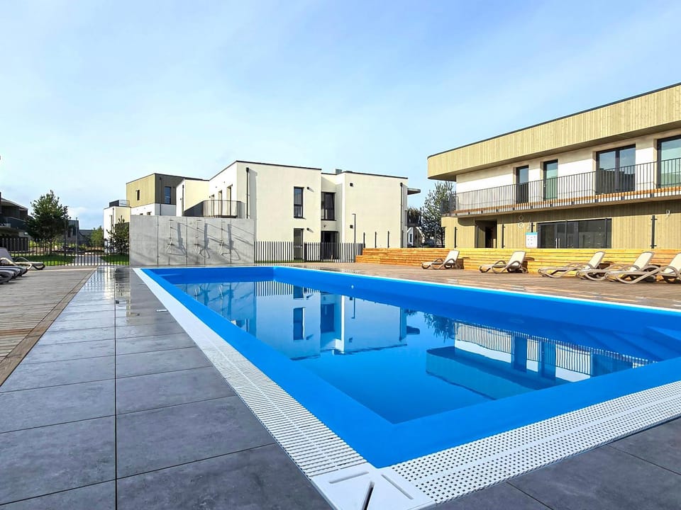 Swimming pool, sunbed