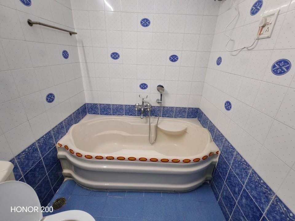 Shower, Toilet, Bath