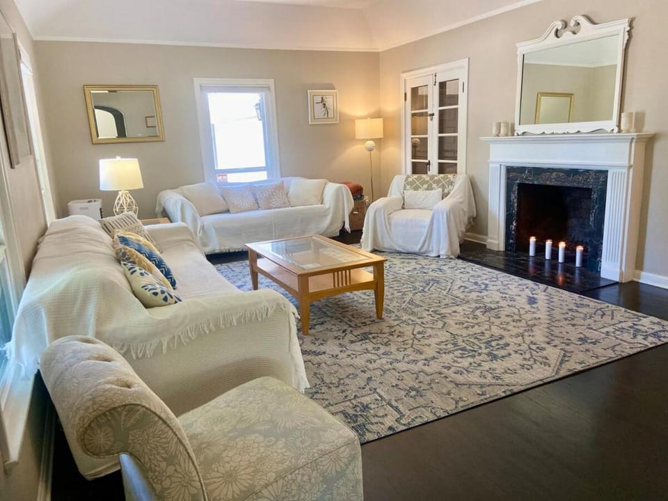 Charming and Spacious 3 Bedrooms and 2 Baths Home on Peaceful Street House in Stockton