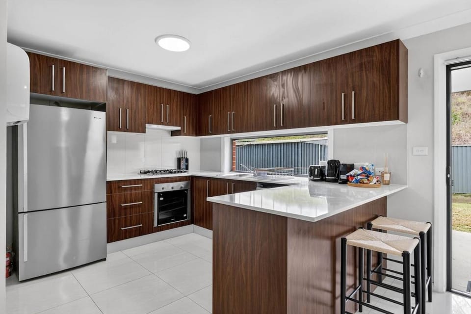 8C Spacious 5BR House With Secure Parking, 5 Mins to Casula Mall House in Casula
