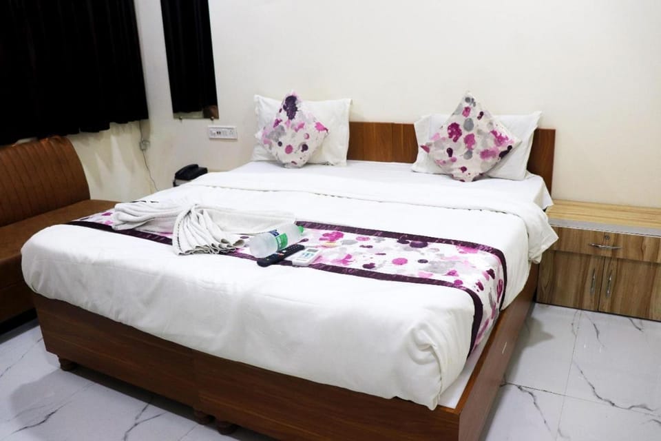 Hotel cressida green palace - near redisson squar Hotel in India