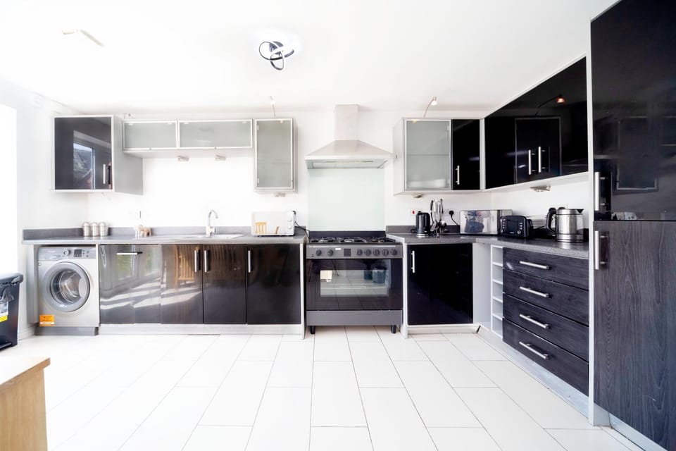 Kitchen or kitchenette, washing machine