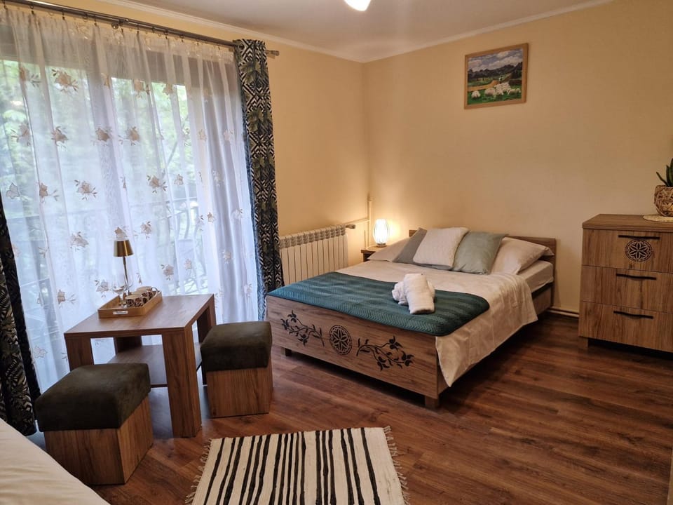 Bed, Living room, Photo of the whole room, Bedroom