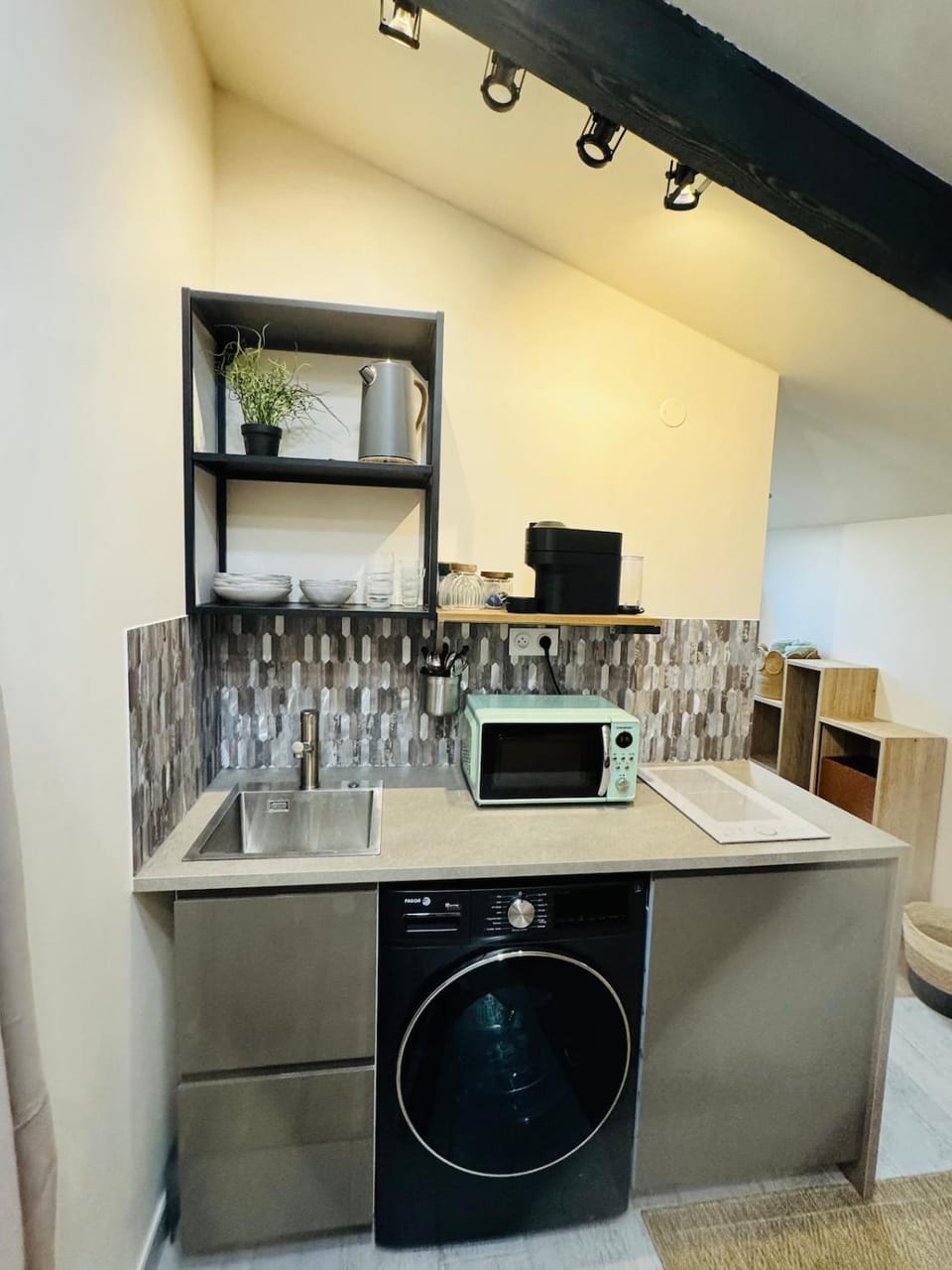 Kitchen or kitchenette