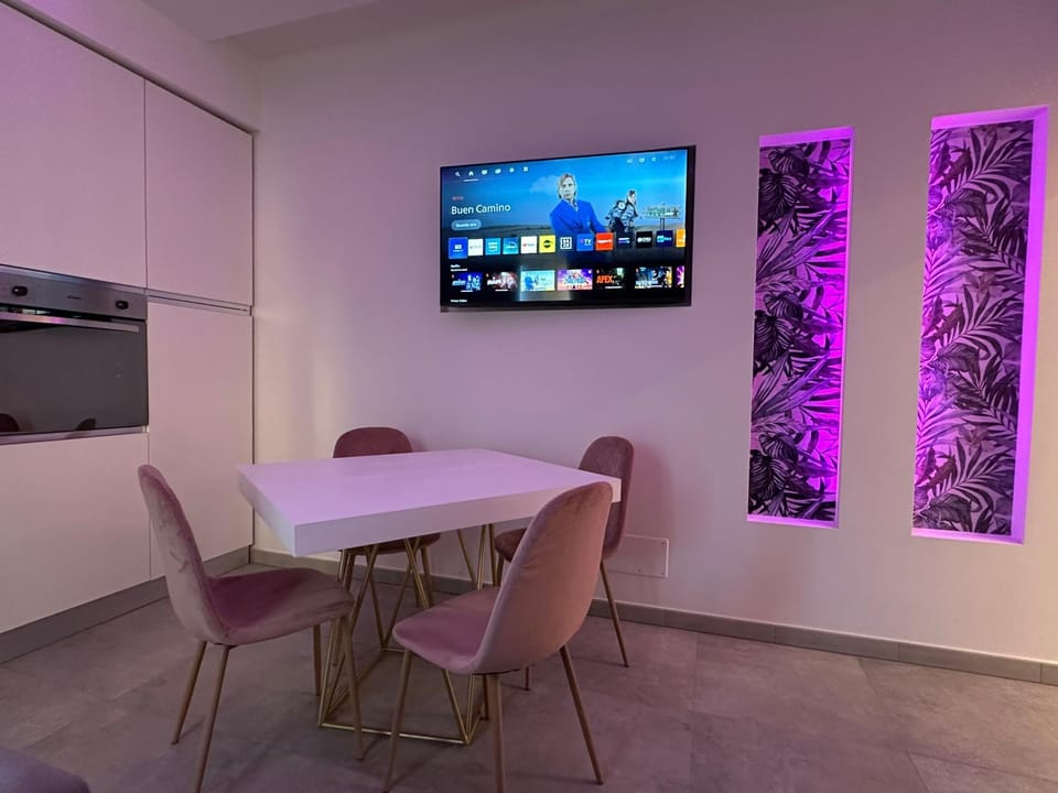 TV and multimedia, Seating area, Dining area, Evening entertainment