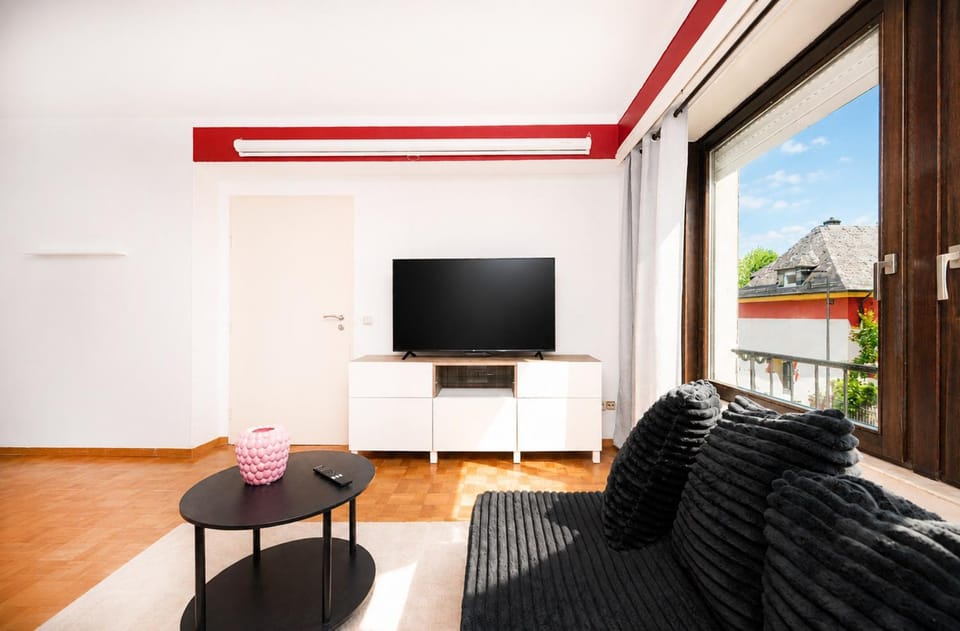 Communal lounge/ TV room, TV and multimedia, Living room, Seating area, Evening entertainment
