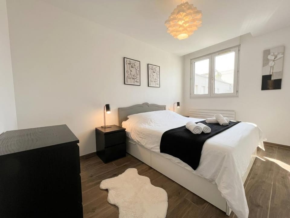 Hincmar Cathedral Quiet Bright Stylish Apartment in Reims