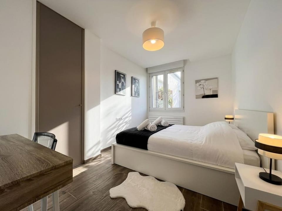 Hincmar Cathedral Quiet Bright Stylish Apartment in Reims